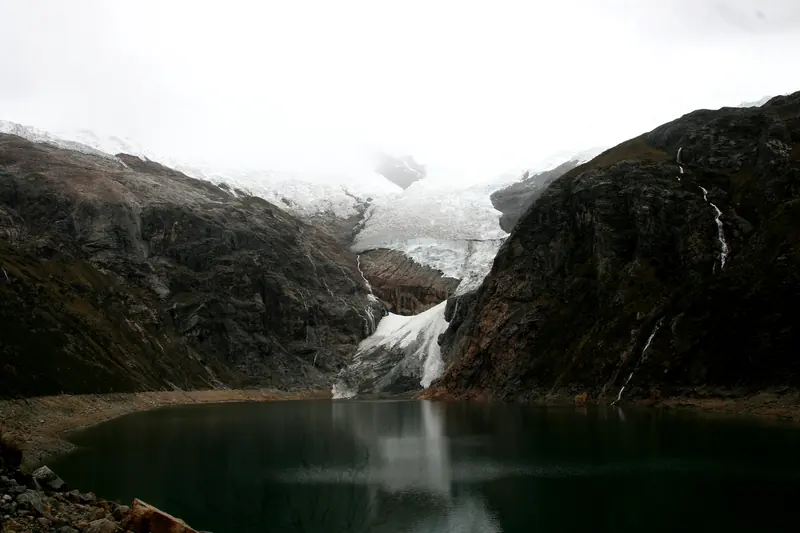 Rajucolta lake below a glacier of Huantsán peak